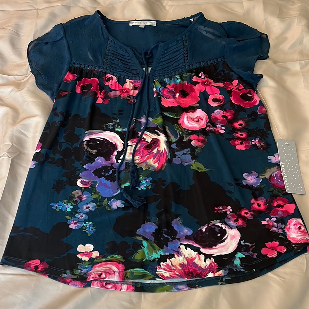 danielrainn Flutter Sleeve Blouse Top Size M Medium